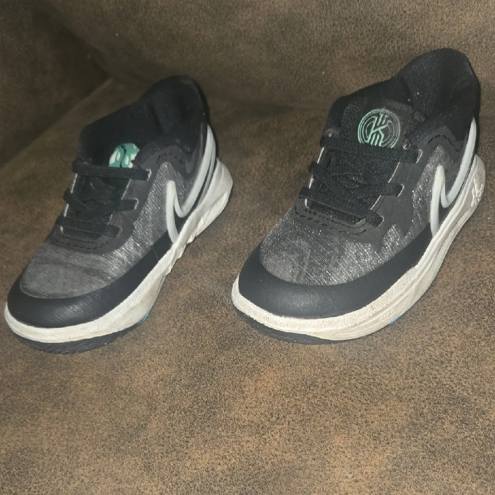 4 Pair Kids Shoes, Sketcher Minecraft, Nike, Bluey And Black Pair Sz 7-8 - Picture 3 of 9